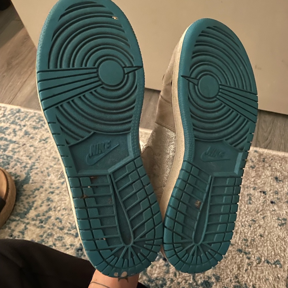 Air Jordan ones - Picture 3 of 5